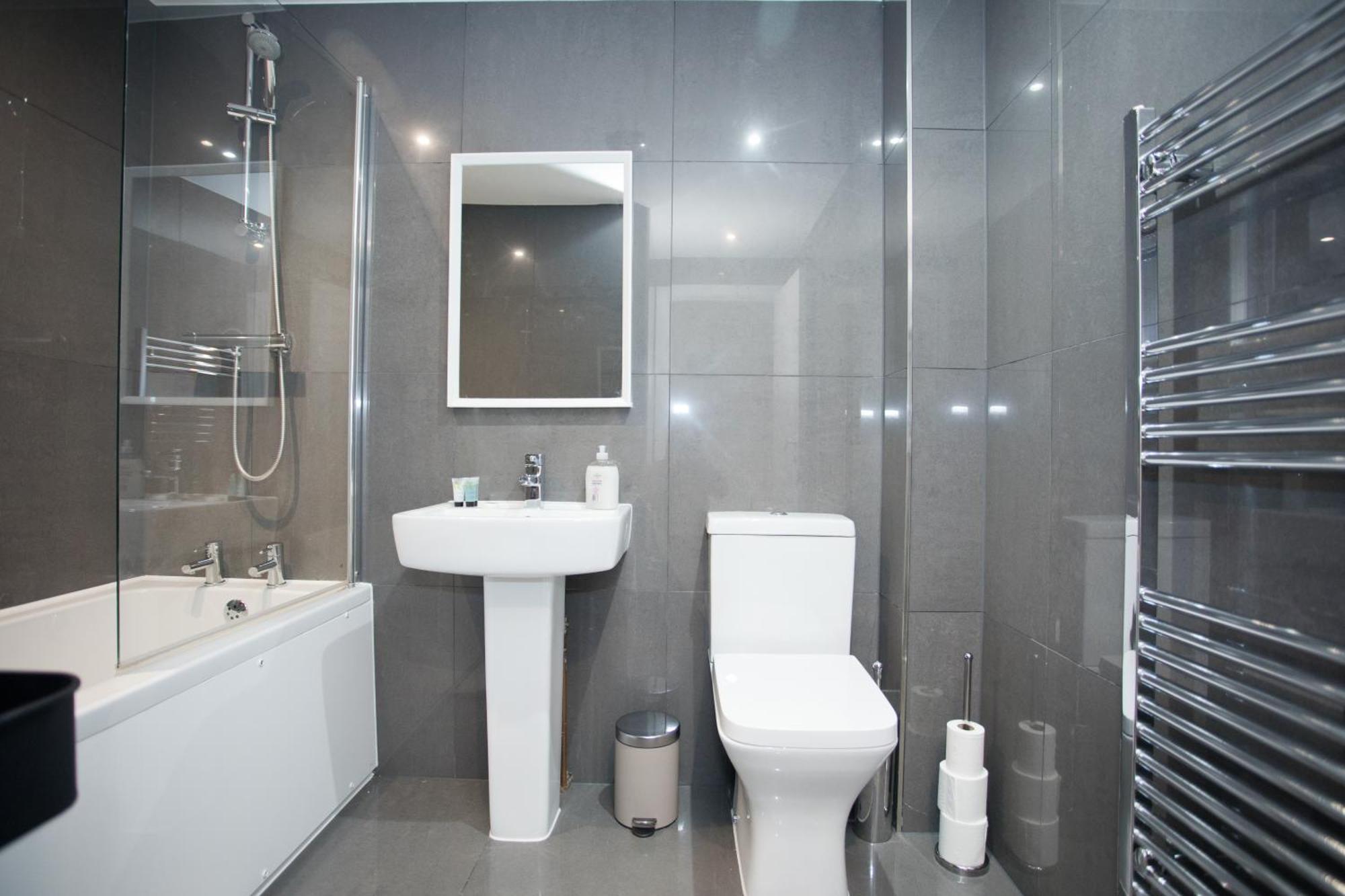 Sea Air - 2 Bedrooms - Parking - Mins To Beach Борнмут Экстерьер фото